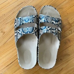 Freedom Moses Slides - size 7/8